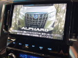 【大画面ナビ】人気の大型9インチナビを装備。存在感のある大画面はインパクト大!ナビ利用時のマップ表示は見やすく、テレビやDVDは臨場感がアップ!いつものドライブがグッと楽しくなります♪