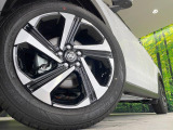 【純正17インチアルミホイール】外観にマッチした純正アルミホイールを装着しております。各種社外アルミホイールや、スタッドレスタイヤも取扱いしております。是非ご相談ください♪