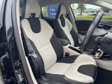 運転席シート廻りは使用感も少なく、良好な状態となっています。前オーナー様が丁寧に使っていたことがよくわかりますね。