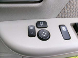 ドアミラーの鏡面の調節、格納は運転席からすべて操作できます!