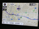 鮮明な高精細画面で、スムーズなナビゲーションをサポート。目的地までの道順をわかりやすく表示し、快適なドライブを約束します。