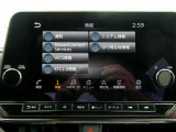 NissanConnectサービス。オペレーター接続や最新地図の自動更新、SOSコール等に対応し、手軽な料金で日常のドライブに安心と繋がりを提供します。年間7,920円(税込)で利用可能。初回地味手数料2,200円。