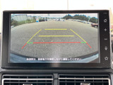 駐車時の安全性を高める、バックモニターを搭載。狭い場所でも安心して駐車できます。ガイドライン表示で、距離感もつかみやすいのが魅力です。