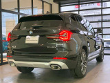 BMWのメカニックによる、100項目の納車前点検エンジン、ミッション、マフラー、電気系統やコンピュータなどを詳細に点検します。交換基準の部品があれば、純正部品を使用し整備した後にお客様にお渡しします。