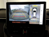 バックモニター付きで慣れない駐車場や車庫入れをサポートします。