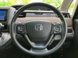 握りやすいステアリングは、操作性を高め、運転の楽しさを向上させます。滑らかな操作感も魅力です。