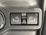 【両側パワースライドドア】スマートキーや運転席のスイッチで後席両側スライドドアの開閉が可能♪電動だから力を入れてドアを開ける必要が無く、小さなお子様でも簡単に開け閉めでき快適です♪