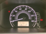 視認性の高いメーターで、速度や走行距離などを確認しやすいです。運転に必要な情報を一目で把握できます。