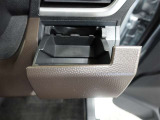 運転席ドリンクホルダーで室内スッキリ♪