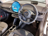 ミニ独特のゴーカートフィーリングと呼ばれる軽快なハンドリングはAT車、MT車のどちらでも楽しめます。