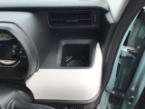 運転席のドリンクホルダー ☆☆