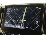 メーカー装着の10.5インチSDナビを装備しております。