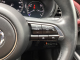 MRCC(マツダレーダークルーズコントロール)は先行車との車間を維持しながら追従走行を行い、長距離でのドライバー負担を軽減させてくれます。
