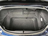独立型トランク。2人分の荷物をしっかりと載せられること。それは「2シーターのオープンスポーツカー、マツダロードスター」であるために、初代からのゆずれない価値なのです。