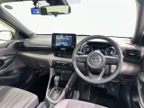 運転席まわりです。 各操作スイッチは使いやすい位置に配置されてます。