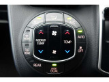 ★エアコンはオートタイプが装着済みです!オートモードにしておけば、車内温度を設定するだけで風の料や吹き出し口の切り替えを機械が行ってくれます!一年中快適な環境を作れますよ♪
