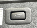 【パワーバックドア】スマートキーや運転席のボタンを押すだけでリアゲートが自動で開閉します!荷物を持っている時や、高い位置にあるバックドアを閉める際に便利な機能です♪