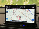 高精細な画面で、運転に集中しながらスムーズな操作が可能です。快適なドライブをサポートする頼れる相棒として活躍します。