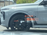 人気のヘッドアップディスプレイ!現在の車速、ナビゲーション・システムによるルート案内の矢印表示、チェック・コントロール、前車接近警告など、さまざまな情報をドライバーの視界内に直接表示いたします!