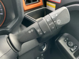 操作しやすいウインカーレバーで、スムーズな車線変更をサポート。直感的な操作感で、安全な運転をアシストします。細部までこだわった設計です。