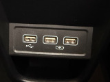 外部機器の接続ができます!もちろん電子機器の充電ができるUSBジャックも付いております!