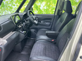 運転席からの視界は広く、周囲の状況を把握しやすい設計。安全運転をサポートする、快適なドライビング環境です。リラックスして運転を楽しめます。
