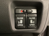 リアドアは乗り降りに便利な両側電動スライドドアです。また運転席に座っていながらスイッチ操作で自在にスライドドアを開け閉めできます。