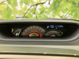 視認性の高いメーター類で、運転に必要な情報を的確に把握できます。運転状況を常に把握し、安全な運転をサポートします。