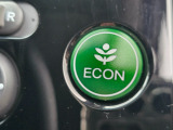 ワンタッチで省燃費走行をサポートするECONスイッチを装備。