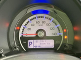 視認性の高いメーター類で、運転に必要な情報を的確に把握できます。運転状況を常に把握し、安全運転をサポートします。
