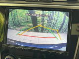 【バック&サイドカメラ】ドライバーから見にくい死角部分を映像で確認できる後方と左側面にカメラを装着。見通しがきかない場所や住宅密集地などを運転することが多い人におすすめの安心装備です。