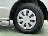 日産純正ホイールキャップタイヤサイズは145/80R12です。
