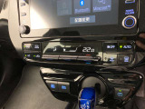 オートエアコンは温度を設定するだけで、自動で風量などを設定してくれます。運転しながら操作も必要ないので、安全性も向上します。