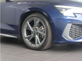 ●オシャレは足元からといいますが、車も同じく足元のエレガンスさで全体のイメージが変わります。