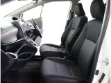 高いホールド性で運転姿勢が安定します。長距離ドライブでも疲れにくいのが魅力です。快適なドライビングライフをお送りください♪