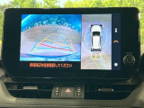 【パノラミックビューモニター】専用のカメラにより、上から見下ろしたような視点で360度クルマの周囲を確認することができます☆死角部分も確認しやすく、狭い場所での切り返しや駐車もスムーズに行えます。