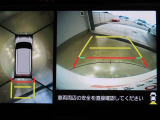 パノラミックビューモニター付きです。車両を上から見たような映像をディスプレイオーディオ画面に表示。運転席からの目視だけでは見にくい、車両周辺の状況をリアルタイムでしっかり確認できます。