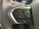 運転中、オーディオの操作をしてて、ハッとしたことはありませんか?ステアリングスイッチは、運転中でもハンドルでオーディオの操作が可能です。安全なドライブをサポートします。