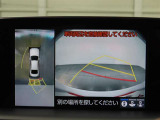 パノラミックビューモニター付きです。車両を上から見たような映像をディスプレイオーディオ画面に表示。運転席からの目視だけでは見にくい、車両周辺の状況をリアルタイムでしっかり確認できます。