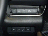 【パーキングセンサー】障害物などが車両に近づいた際に、音と画面表示にてお知らせしてくれます。警告音も段階的に鳴ってくれるので、どのくらいの近さなのか感覚的に察知することが出来ます♪