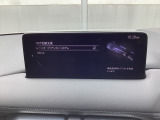 ハンドル操作をアシストすることにより車線からの逸脱回避を支援します。