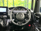 インテリアに合わせたデザインのステアリングは、運転される方のことも考え、運転しやすい形状、大きさです。是非一度、実際に触ってお確かめください。