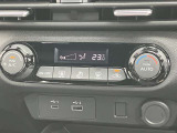 オートエアコンで温度設定ラクラク。