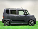 ドアは約90度に開くので荷物も積み込みやすく、乗り降りもしやすい♪ アウトドアで楽しく快適に過ごせる工夫がいっぱいです♪♪