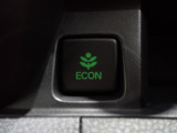 エンジン、エアコンなどを制御し低燃費な『ECONモード』に、また走りを楽しみたいとき、空調など快適性を重視したいときにはスイッチOFFで通常モードに切り替えができます!