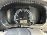 視認性の高いメーターで、速度やエンジン回転数をしっかり確認できます。運転に必要な情報を直感的に把握でき、安全運転をサポートします。