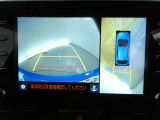 【パノラミックビュー】・・・車両の前後左右に搭載した4つのカメラにより、クルマを真上から見ているような映像を表示。運転席から確認しにくい車両周囲の状況を把握できます。