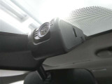 【ドラレコ搭載車】今や必需品のドライブレコーダー搭載車です。万が一のトラブルのときにも役に立つドライブレコーダーを装備しています。側面衝突や幅寄せ・割り込み対策に!