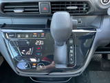 「オートエアコン」付き一年中快適な室内を提供!車内温度を設定すると、風量を自動で調節してくれます。さらに前席シートヒーターつき(^^)/
