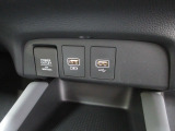 便利なUSBジャック・12V電源ソケットも付いています。周辺機器の充電にご利用頂けます。